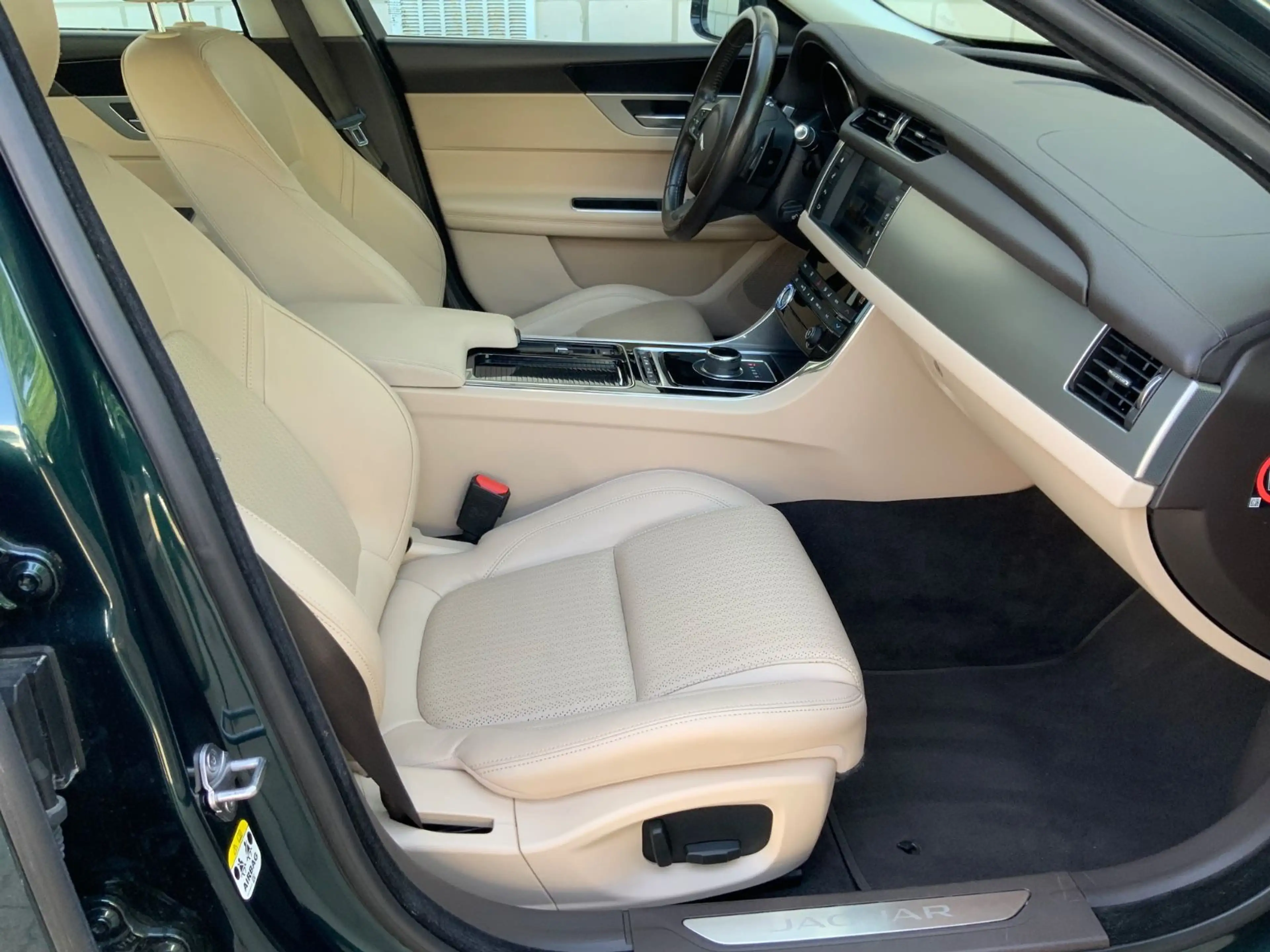 Jaguar XF Prestige Jaguar S-Heft//BritishRacingGreen — photo 20