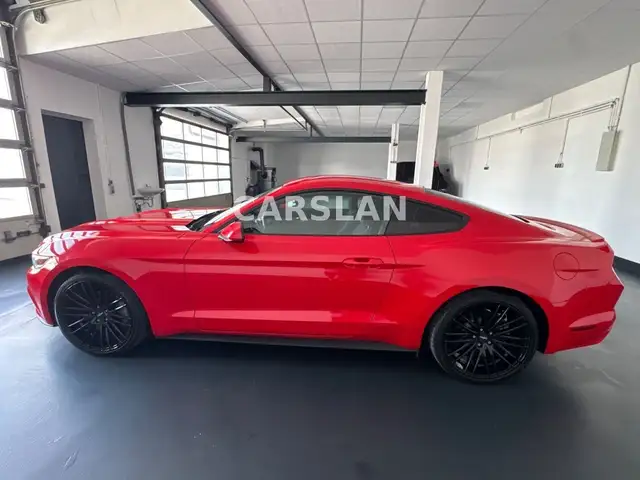 Ford Mustang view 9