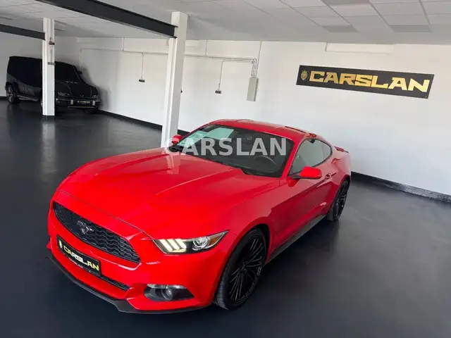 Ford Mustang view 4
