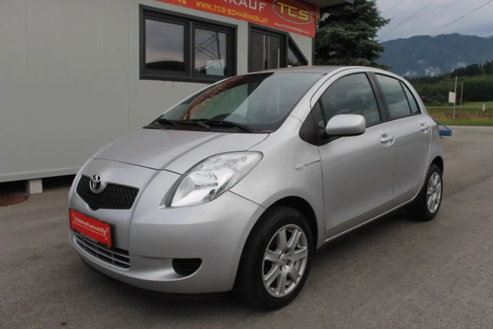 Toyota Yaris 1,0 VVT-i Linea Sol Silber - 1