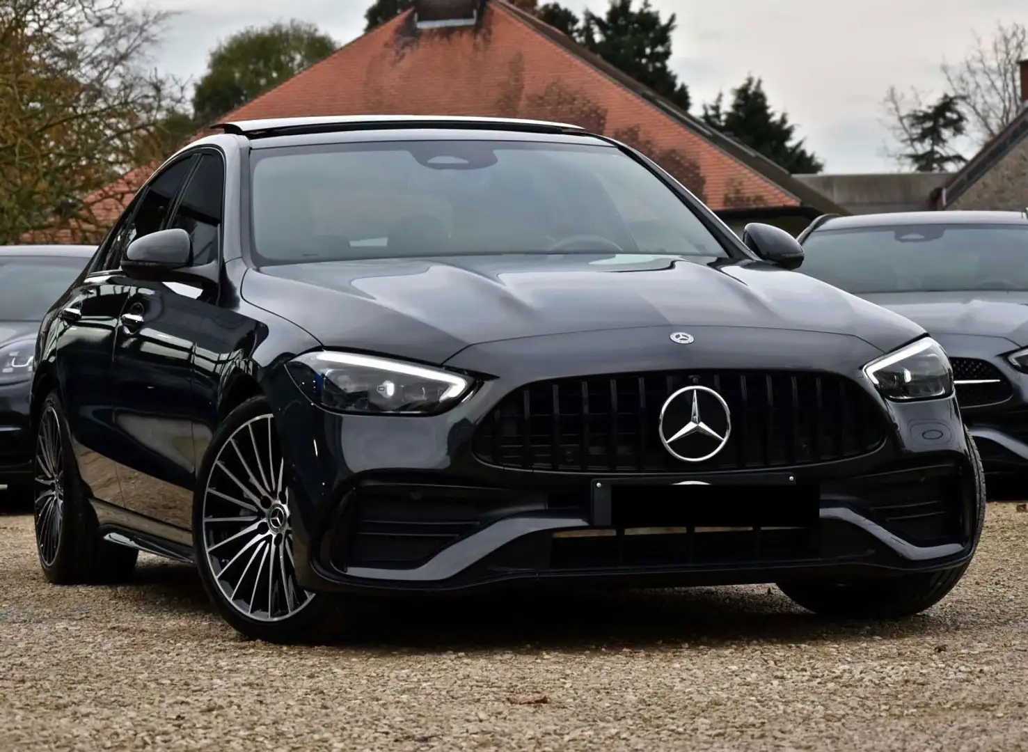 Mercedes-Benz C 180 AMG PACK/ 40.000KM/ TOIT PANO/ BURMESTER/ CAM360 Zwart - 1