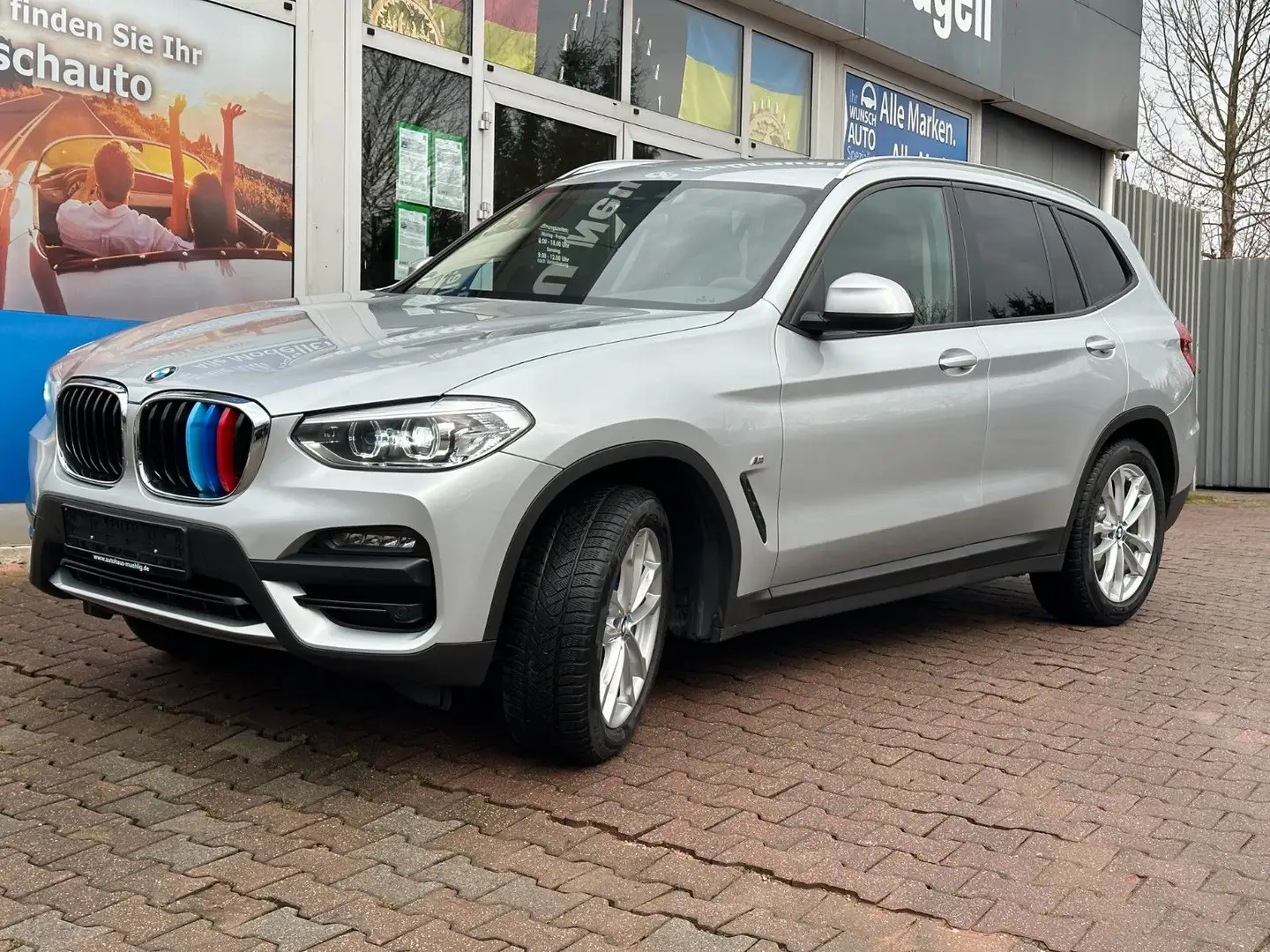 BMW X3 Baureihe X3 xDrive 20 d Advantage Silber - 1