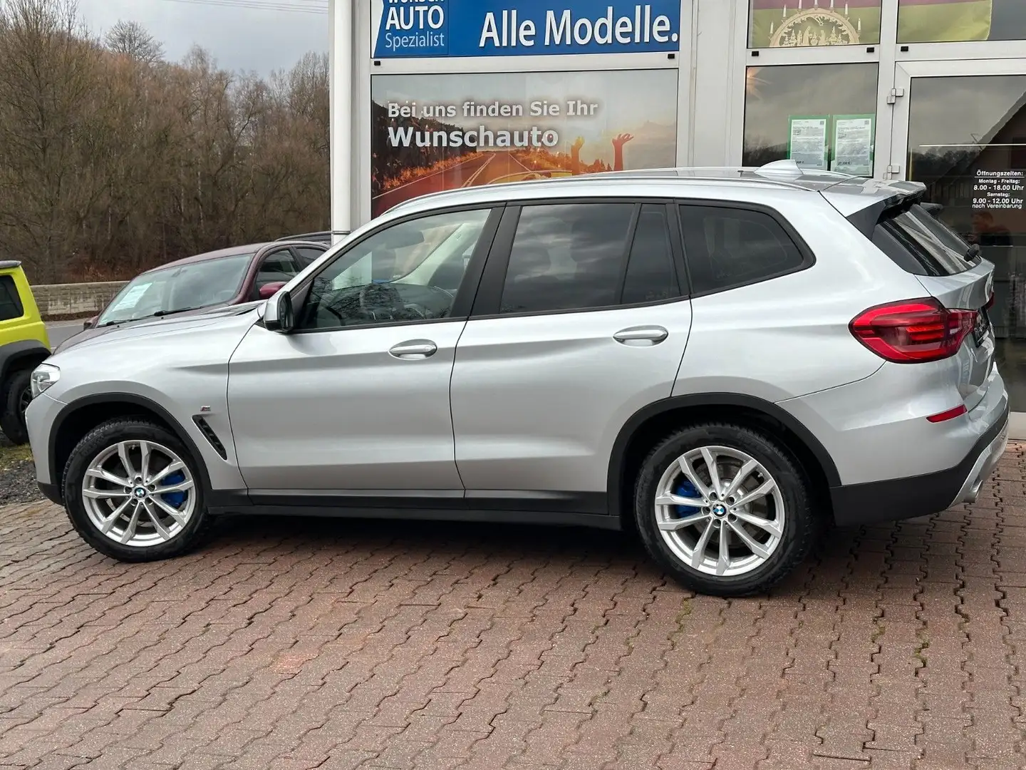 BMW X3 Baureihe X3 xDrive 20 d Advantage Silber - 2