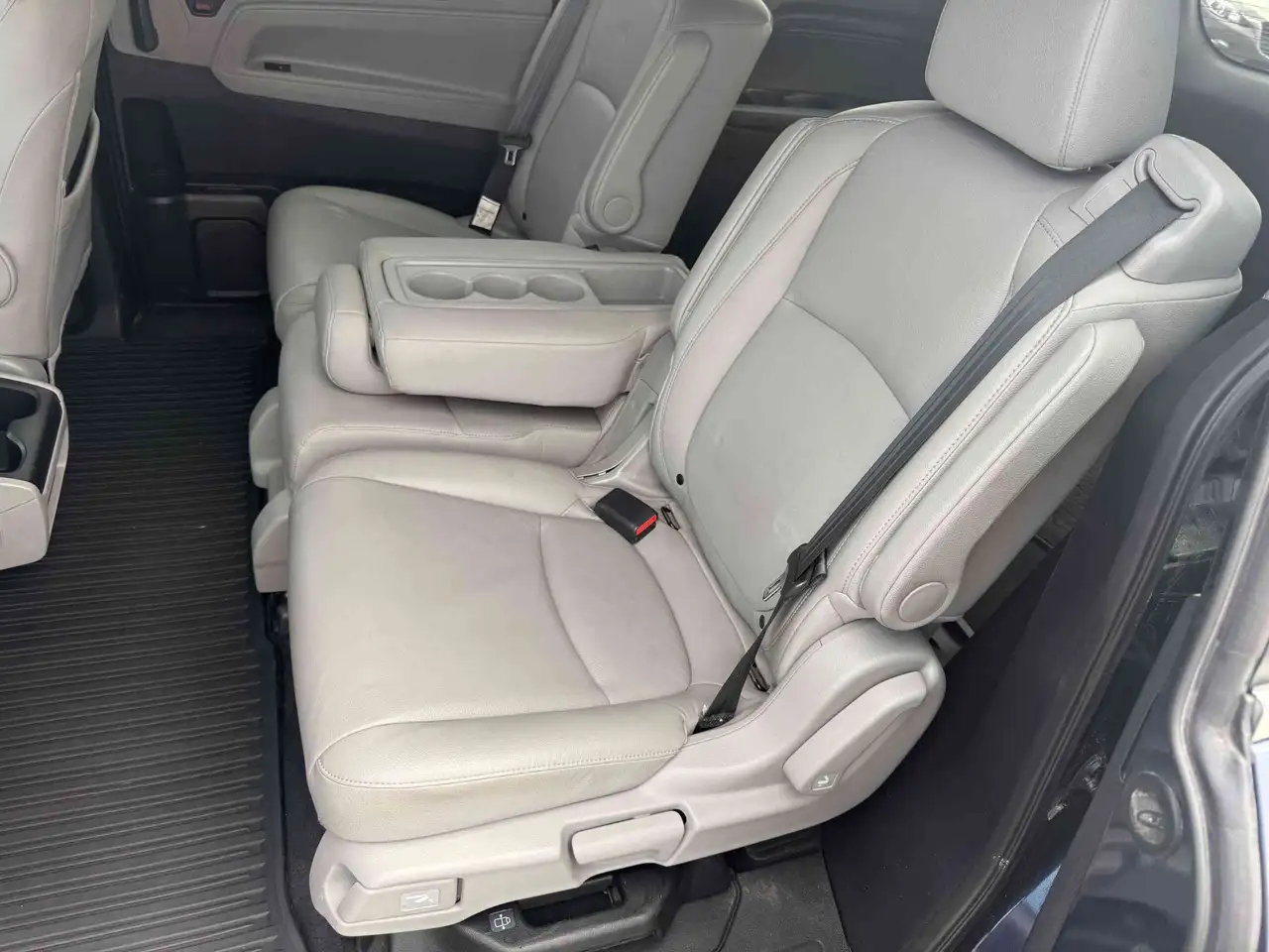 Honda Odyssey снимка Honda Odyssey