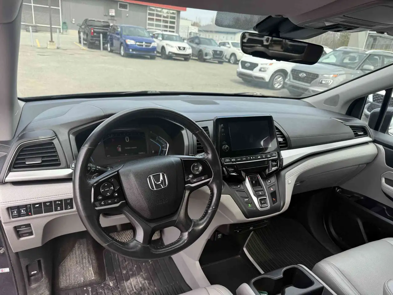 Honda Odyssey снимка Honda Odyssey