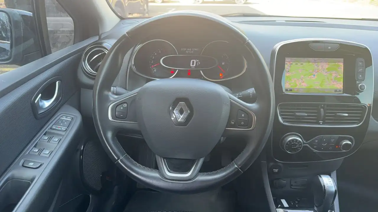 Renault Clio Citadine 5 portes — photo 24