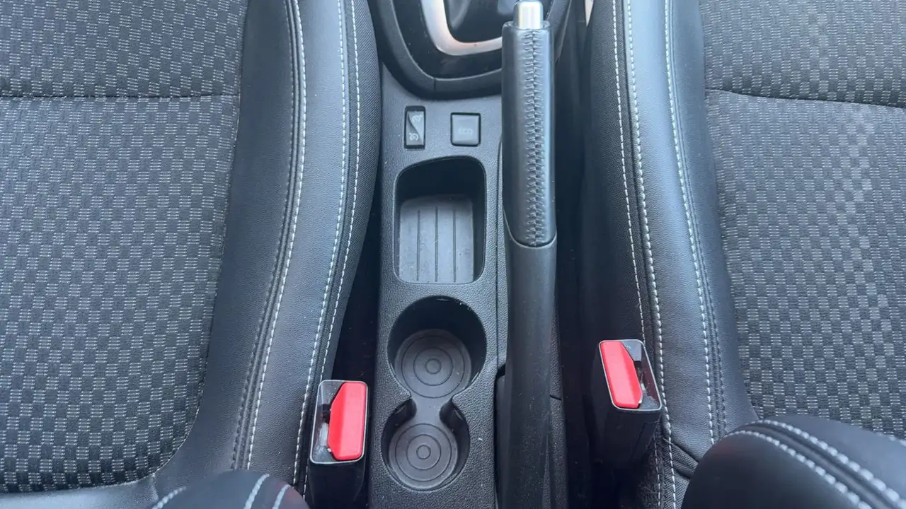 Renault Clio Citadine 5 portes — photo 27