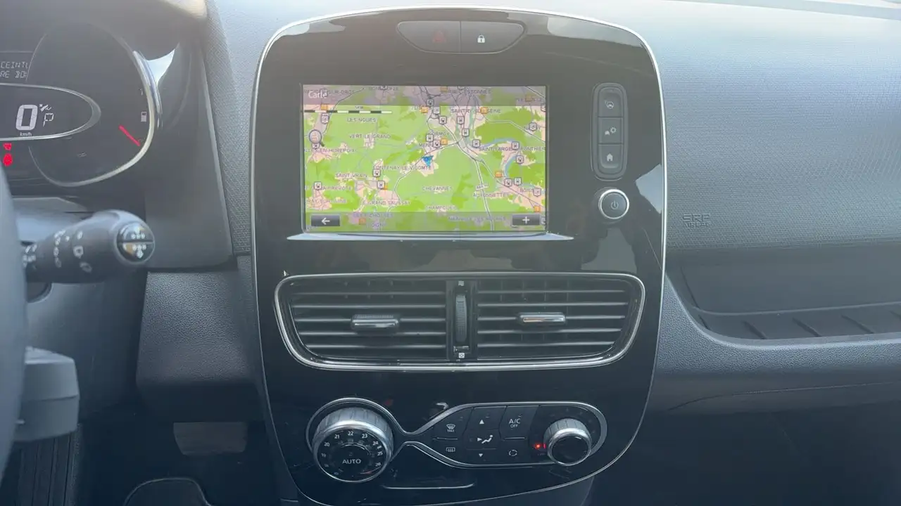 Renault Clio Citadine 5 portes — photo 22