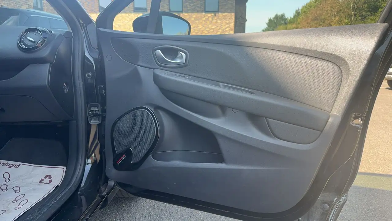 Renault Clio Citadine 5 portes — photo 23
