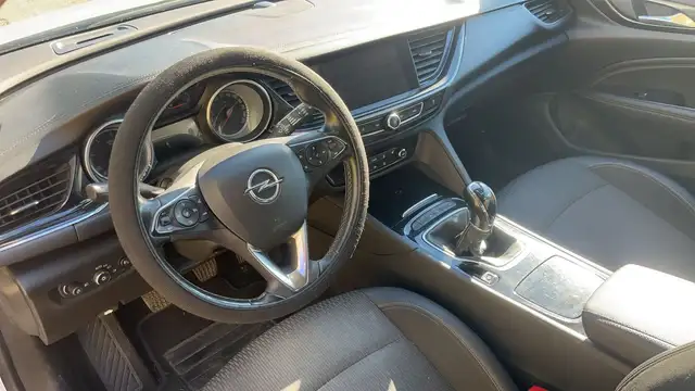 Opel Insignia view 8