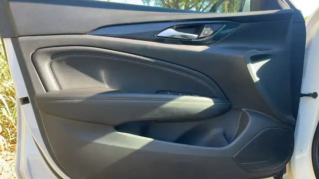 Opel Insignia view 7
