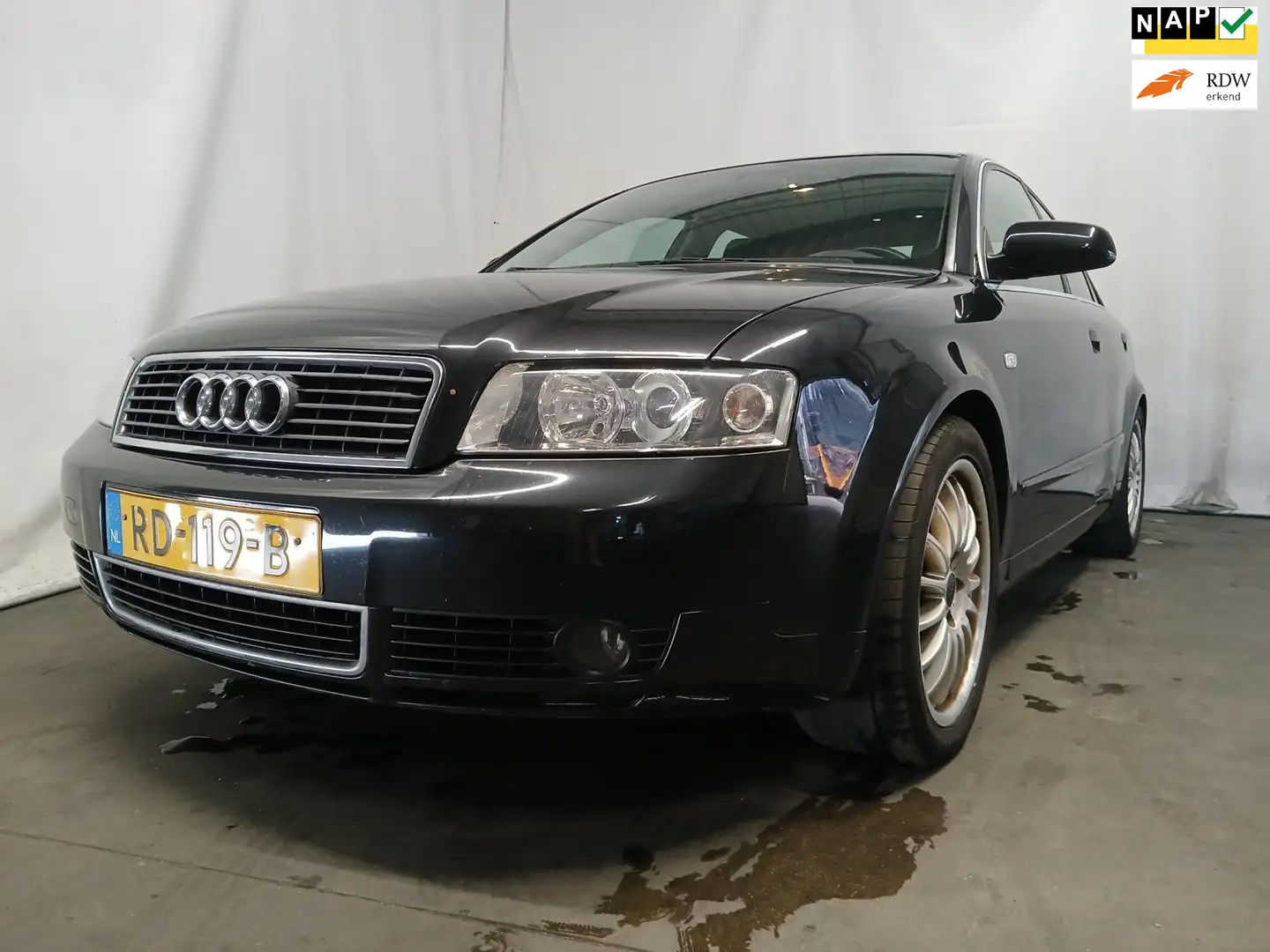 Audi A4 Limousine 3.0 MT - Airco - Leer - Schade Noir - 1