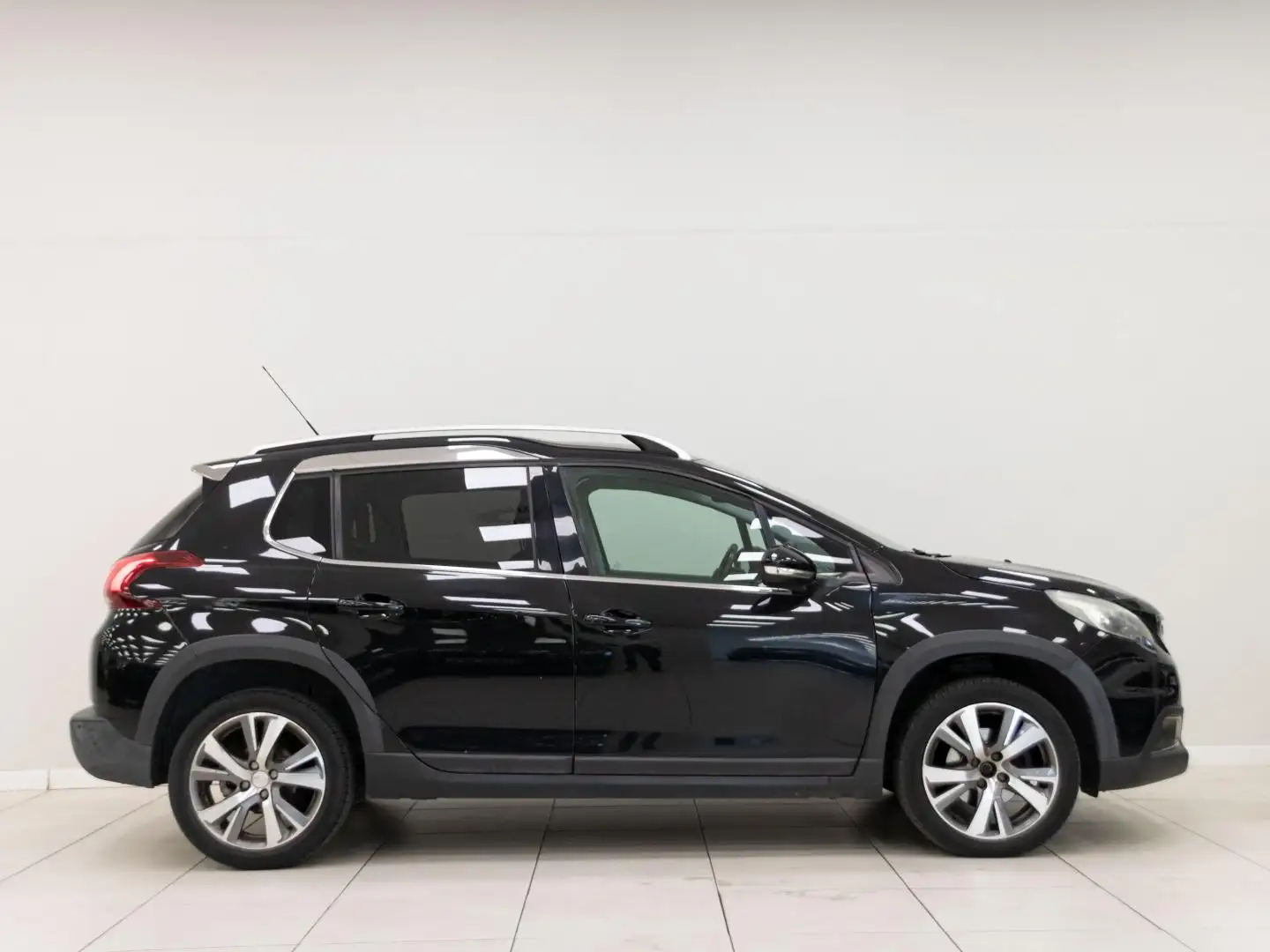 Peugeot 2008 1.2 PureTech S&S Allure 110 - 2