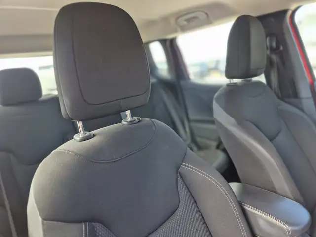 Jeep Renegade view 8