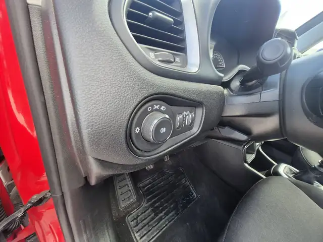 Jeep Renegade view 9