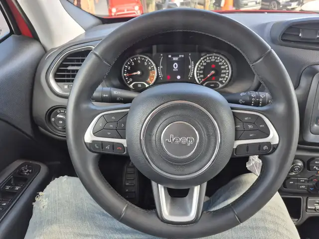 Jeep Renegade view 12