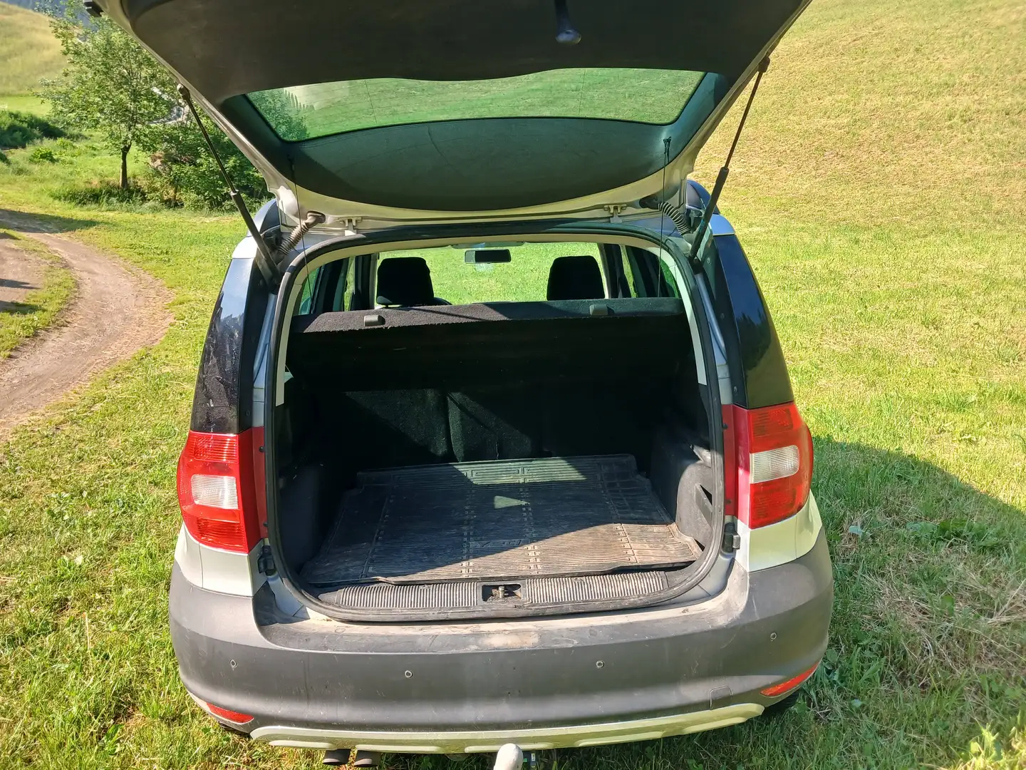 Skoda Yeti Yeti 2009 2.0 tdi Active 4x4 110cv Silber - 2