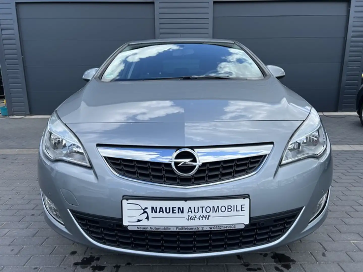 Opel Astra J 1.6 Automatik Design Edition+1.Hand+Tempomat+PDC Szürke - 2