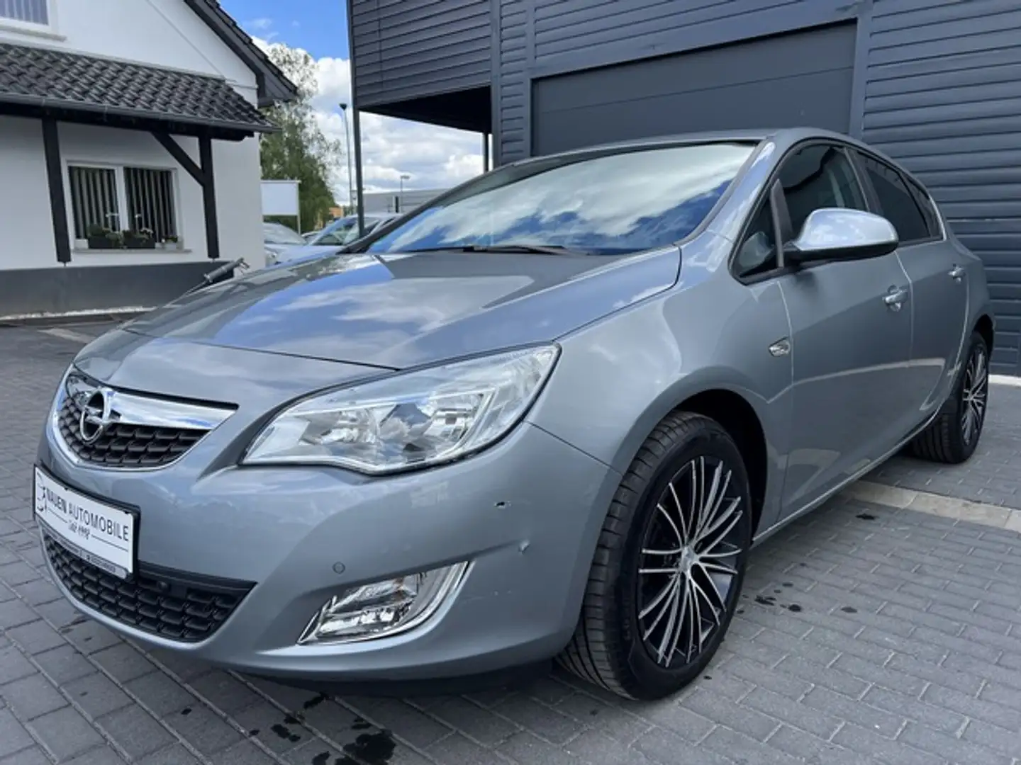 Opel Astra J 1.6 Automatik Design Edition+1.Hand+Tempomat+PDC Szürke - 1