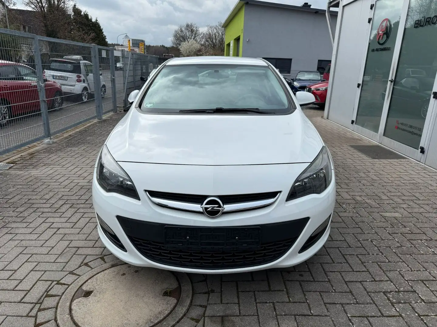 Opel Astra J Lim. 5-trg. Fun Weiß - 2