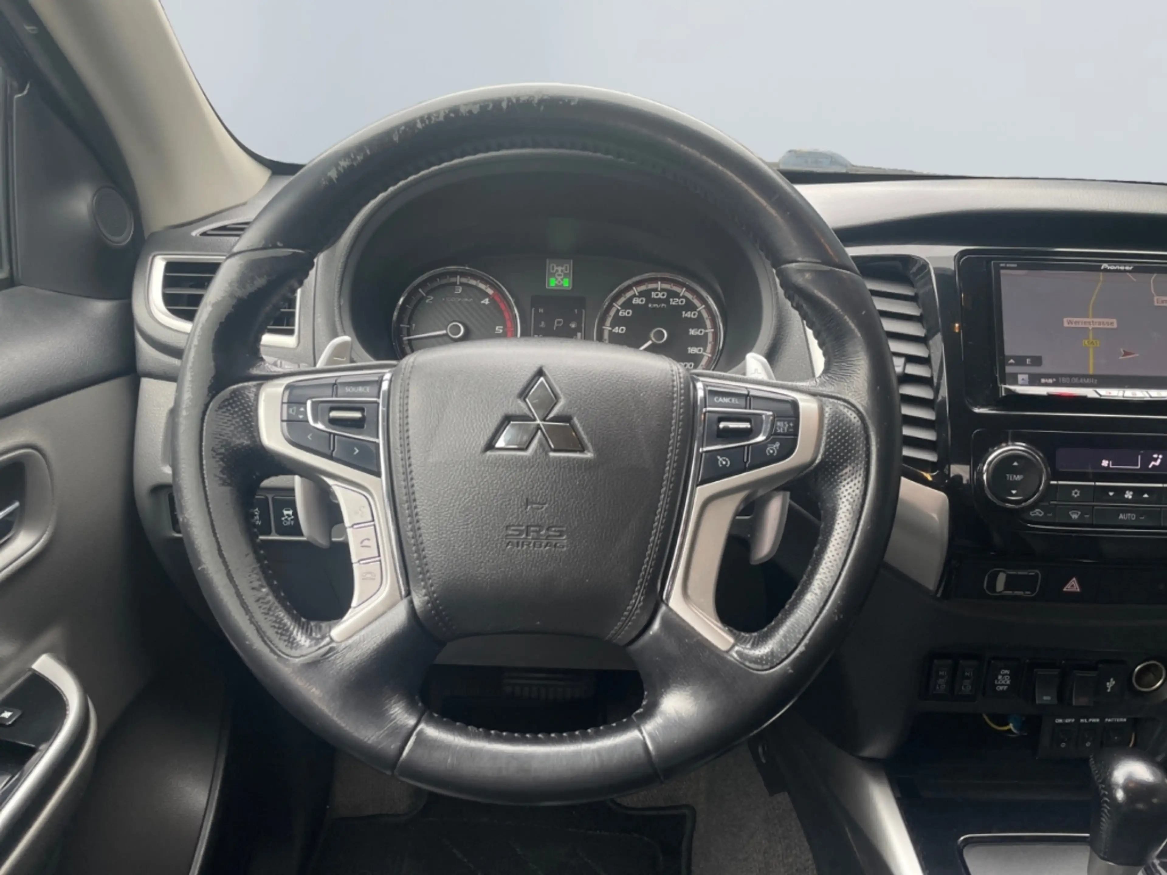 Mitsubishi L200 2.4 DI-D Top Doppelkabine 4x4 *Leder*CAM*SHZ* — photo 12