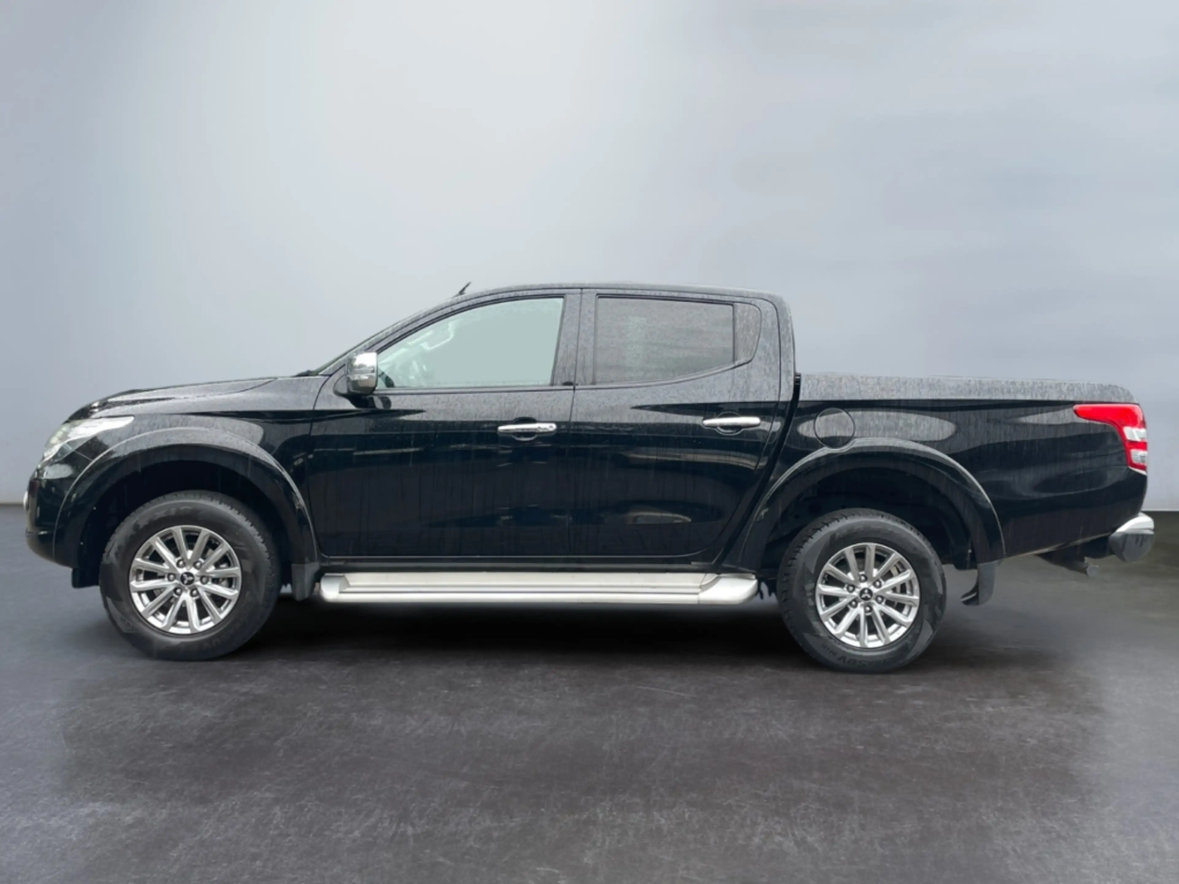 Mitsubishi L200 2.4 DI-D Top Doppelkabine 4x4 *Leder*CAM*SHZ* — photo 5