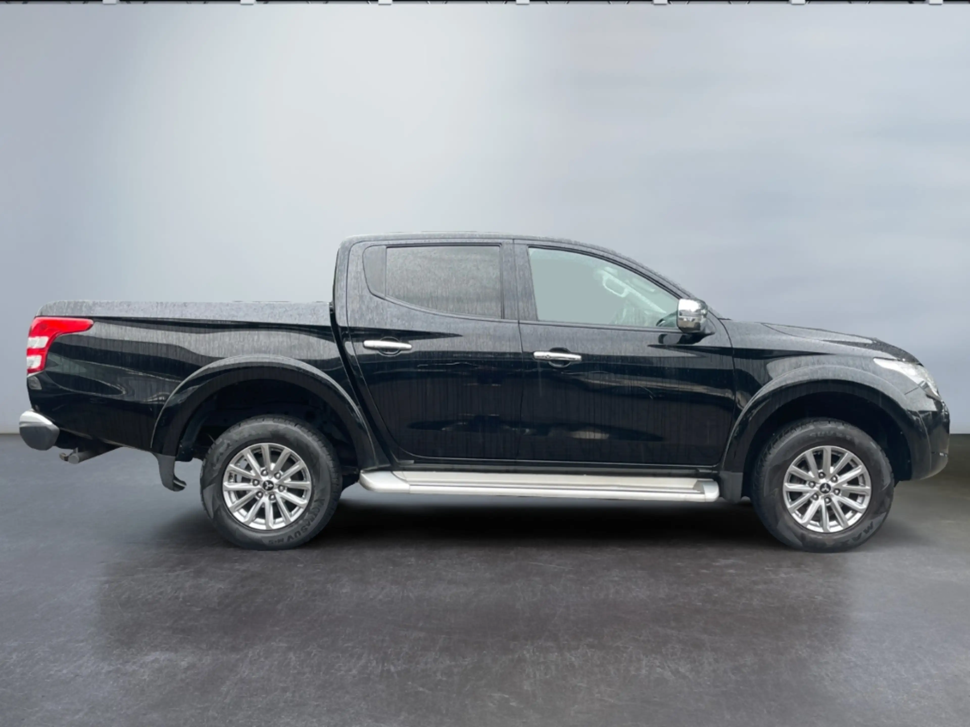Mitsubishi L200 2.4 DI-D Top Doppelkabine 4x4 *Leder*CAM*SHZ* — photo 10