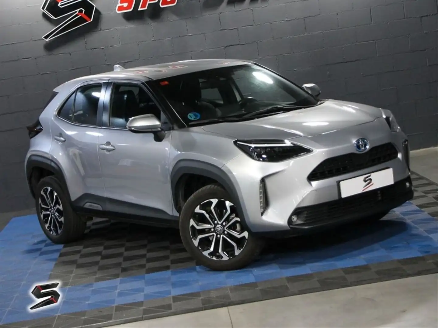 Toyota Yaris Cross 1.5 120H Active Tech Gris - 2