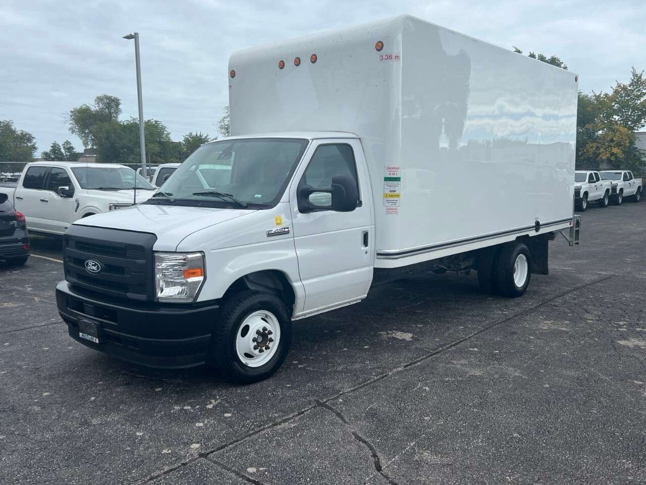2026 Ford E-Series E-450 DRW 176 WB