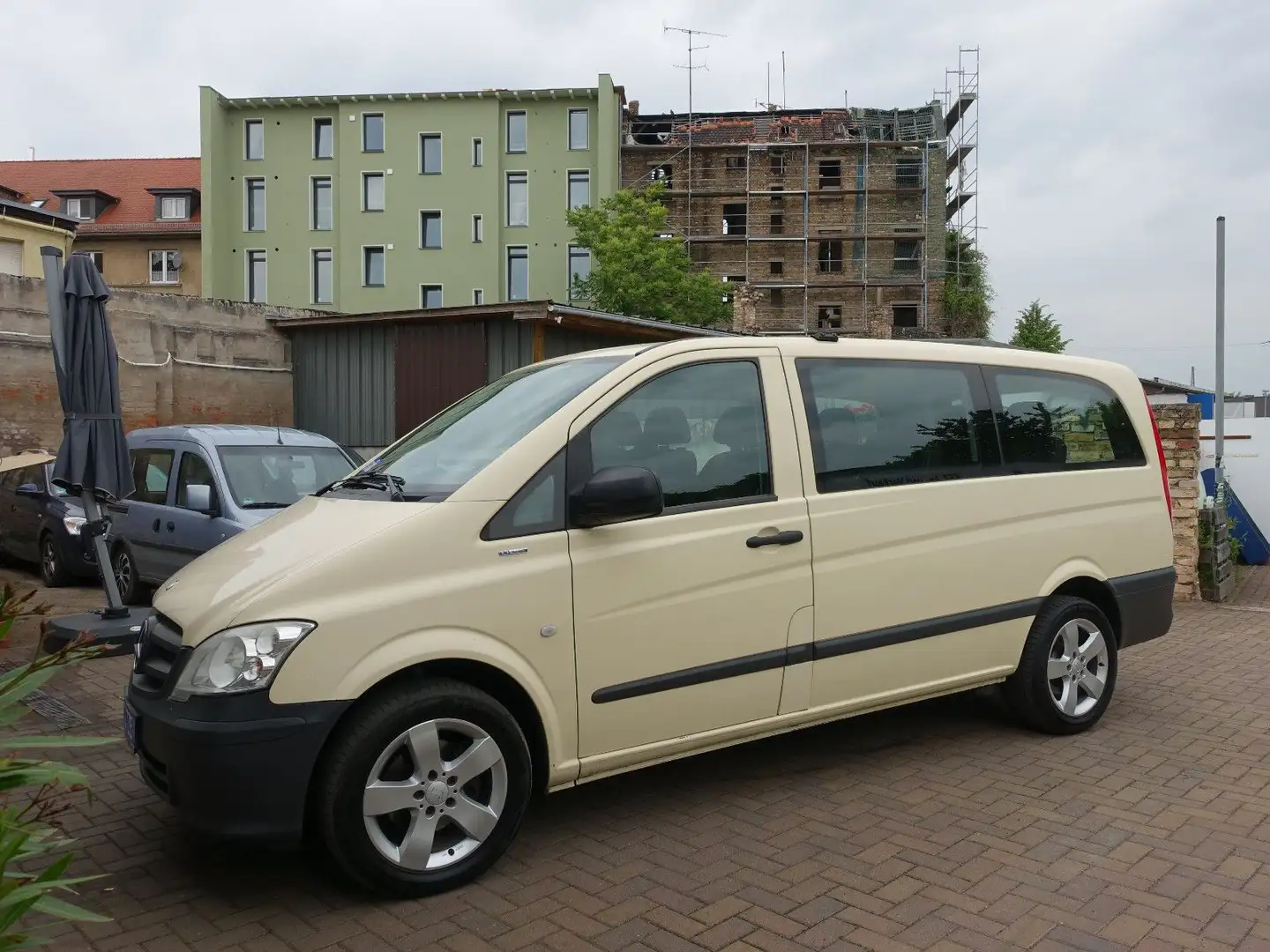 Mercedes-Benz Vito 113 CDI lang, Autom., EU5, 9-Sitze, TÜV Beige - 2