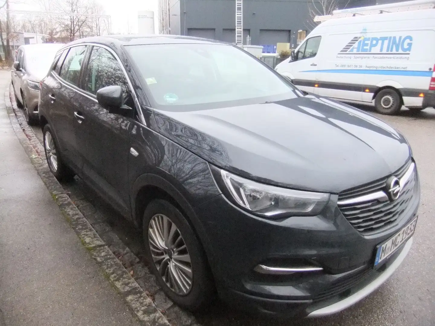 Opel Grandland X 1.5 Innovation Automatik 130'km Grau - 2