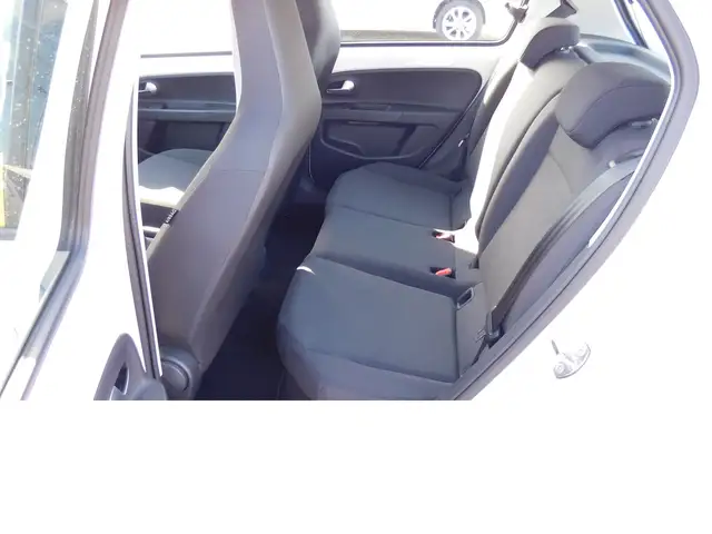 Volkswagen Up! view 12