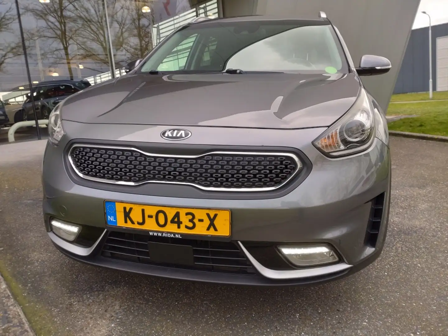 Kia Niro 1.6 GDi Hybrid BusinessLine Gris - 2