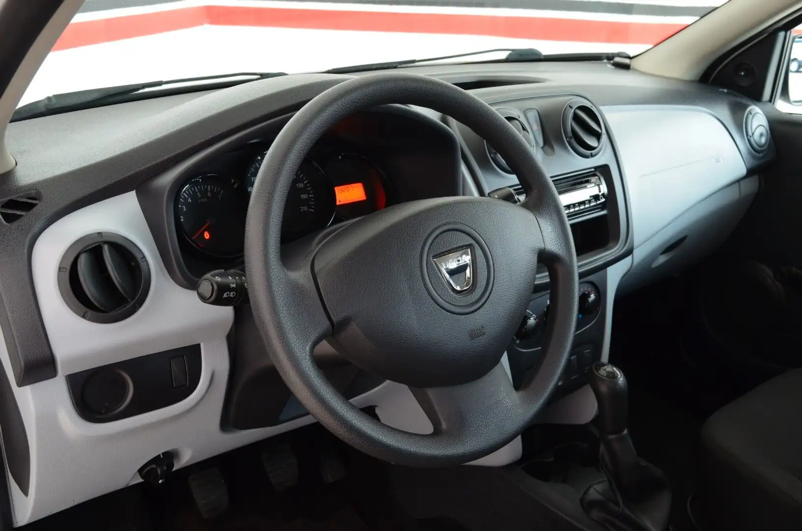 Dacia Sandero II Essentiel | Ideal für Anfänger Weiß - 2