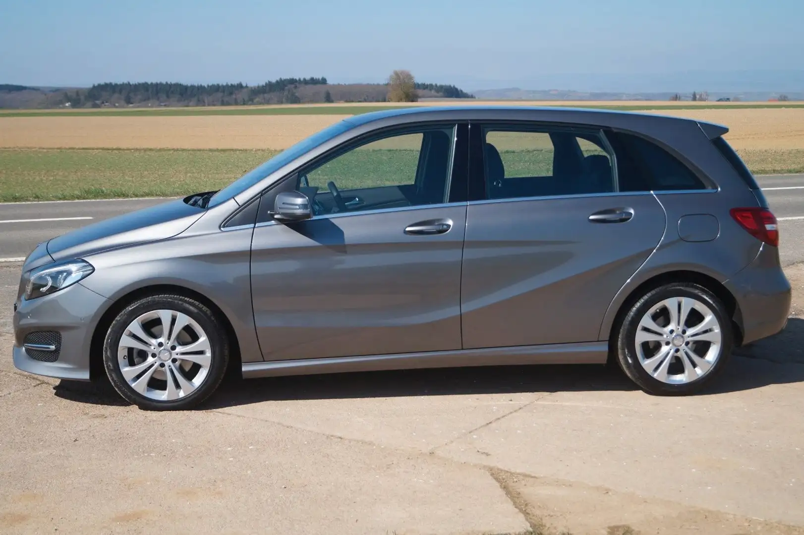 Mercedes-Benz B 180 Score +Automatik+Navi+Sitzh.+LED+ Šedá - 2