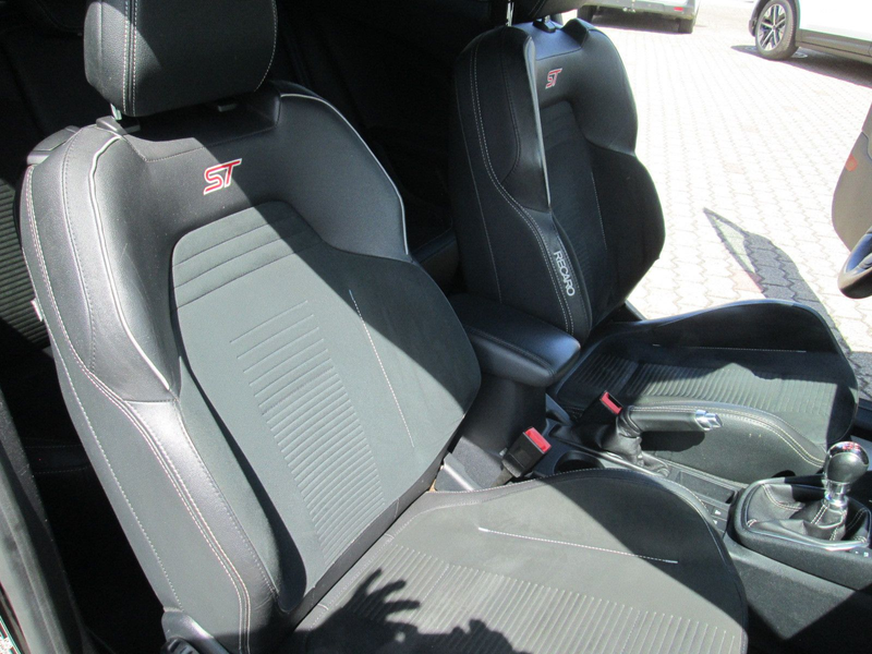 Ford Fiesta ST — photo 10