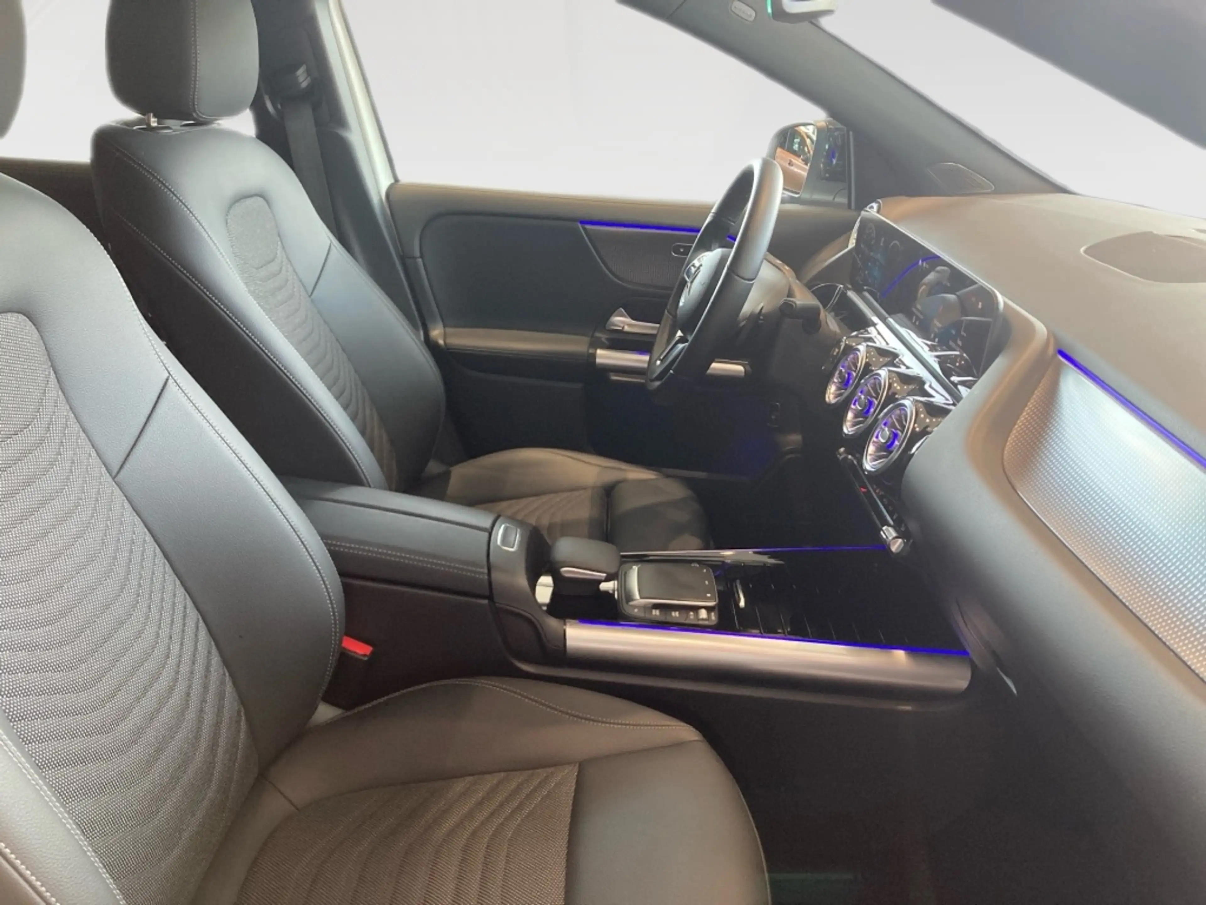 Mercedes-Benz EQA 300 4M Progressive+Night+MBUX+Navi-P+LED+Kam — photo 10