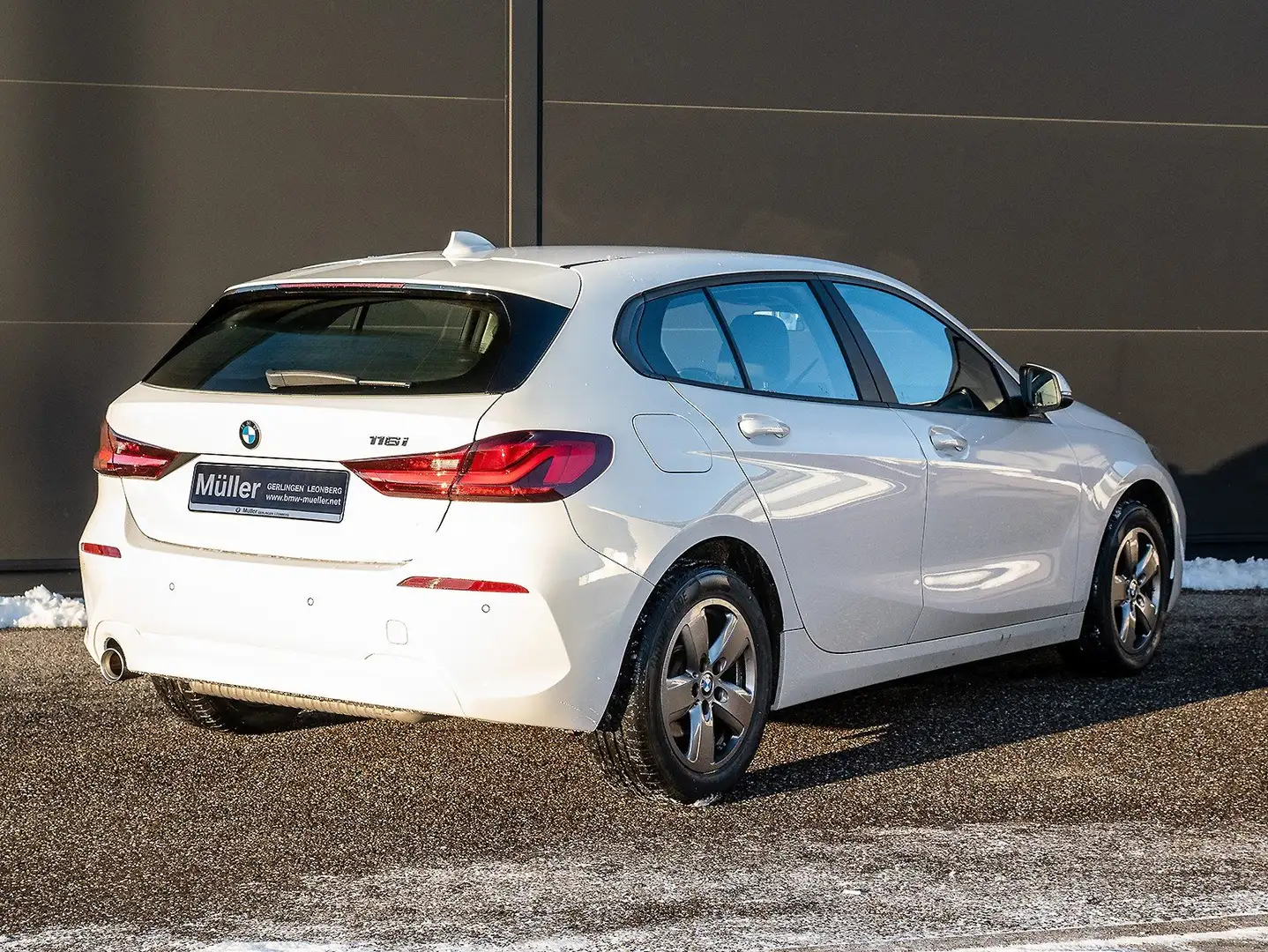 BMW 116 i Navi Einparkhile LED Sitzheizung Weiß - 2