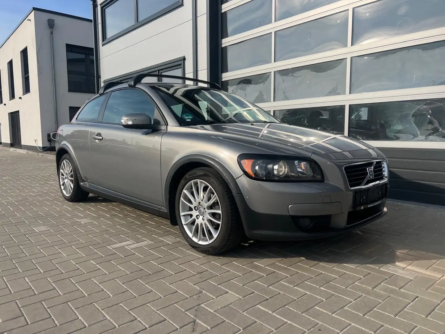 Volvo C30 1.6 Momentum PDC/8-Fach Bereift/Sitzheizung Gris - 1