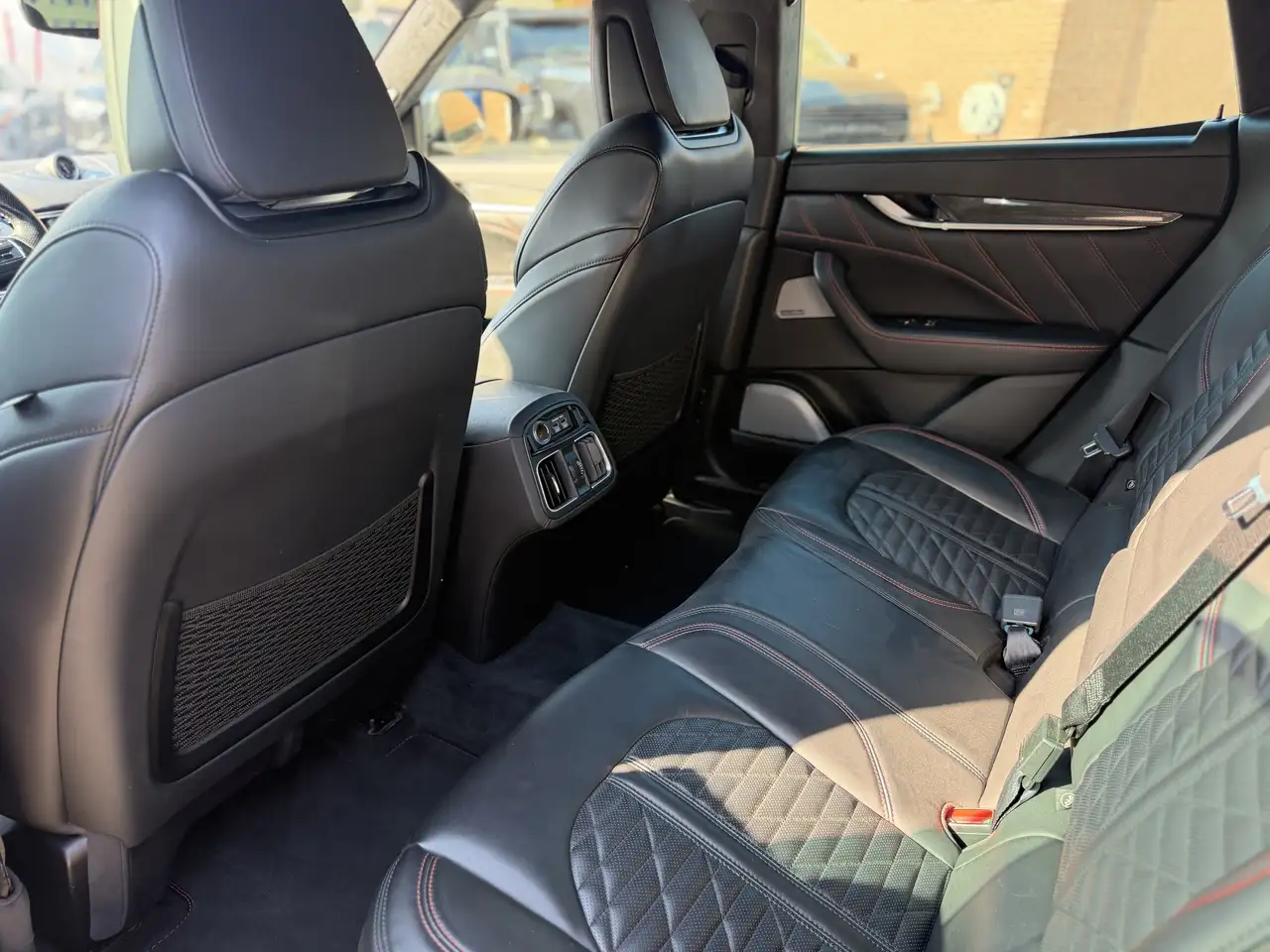 Maserati Levante снимка Maserati Levante