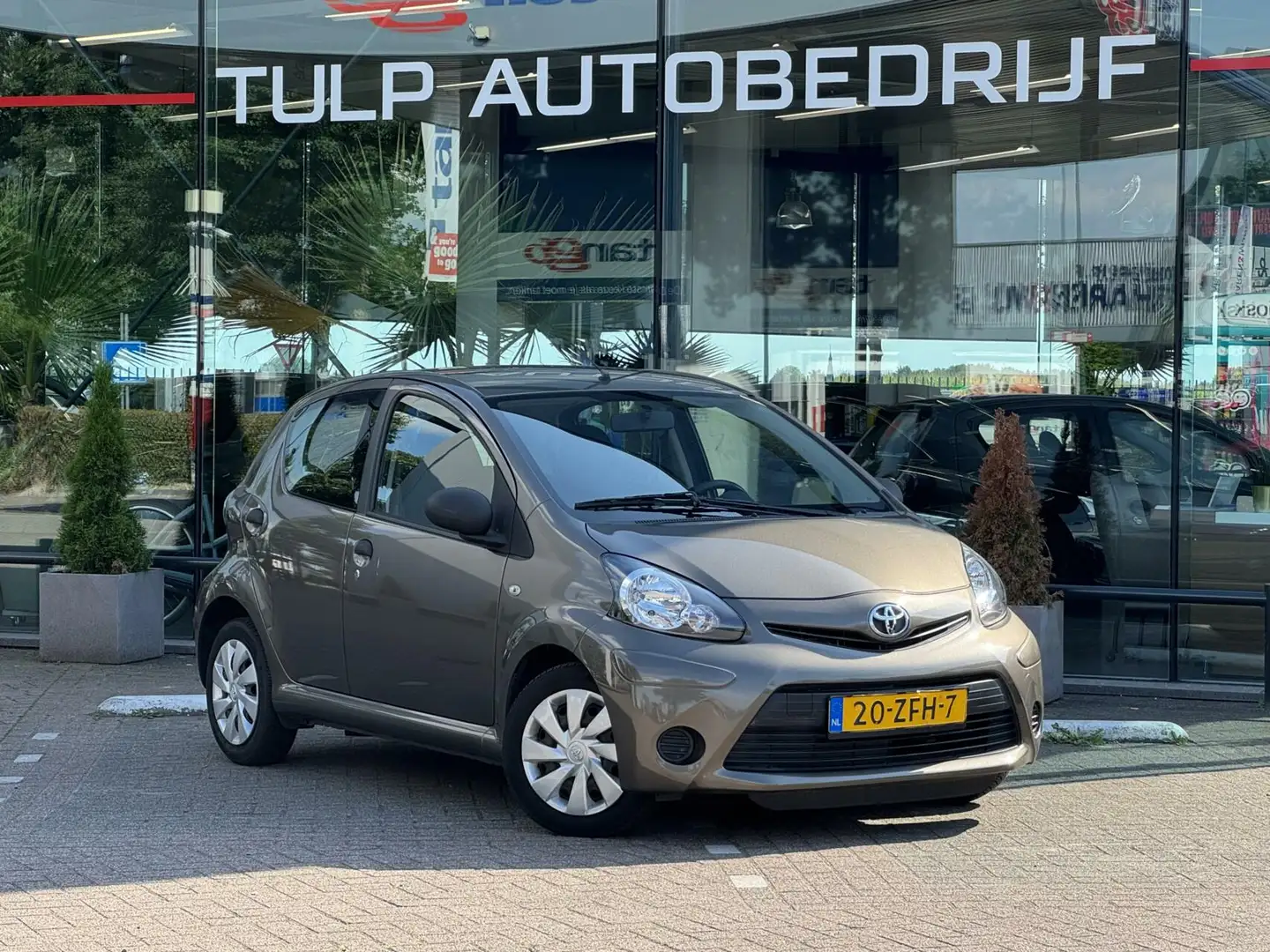 Toyota Aygo 1.0 VVT-i Comfort 2012 dealer ond Airco 5drs Bruin - 2