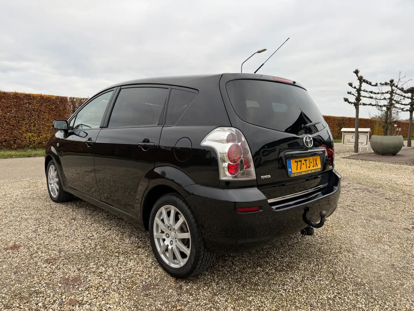 Toyota Verso 1.8 VVT-i Dynamic 1e Eigenaar | Clima | PDC | Trek Zwart - 2