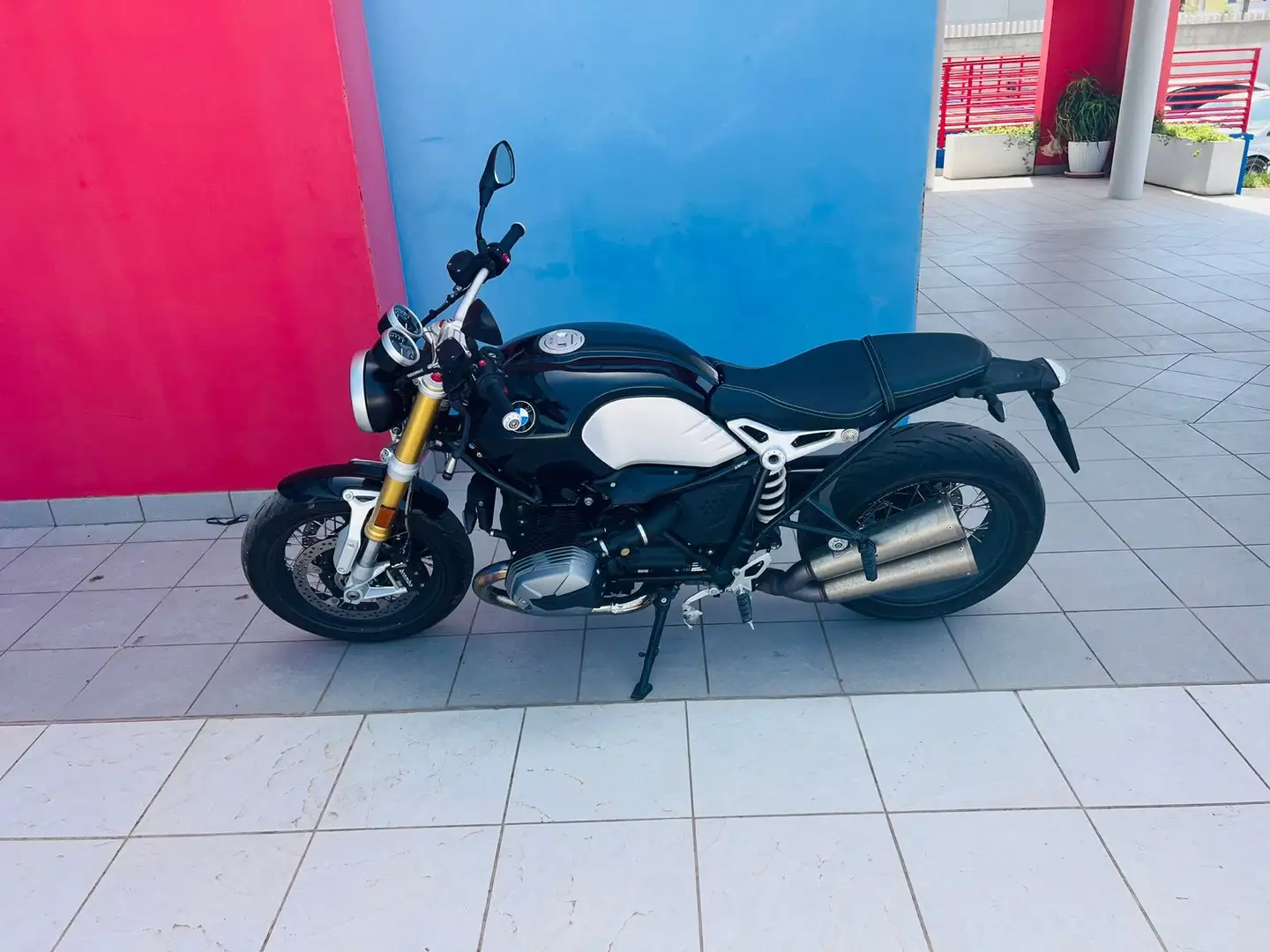 BMW R nineT - 1