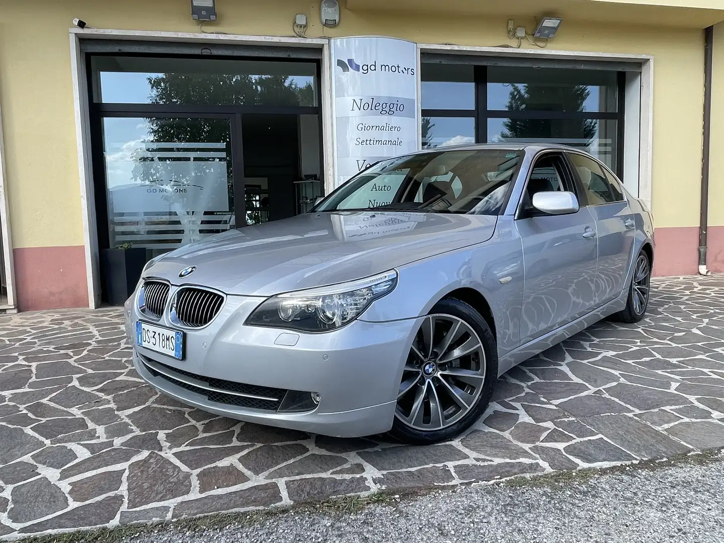 BMW 530 Serie 5 E60 2007 Berlina 530i Futura Срібний - 1