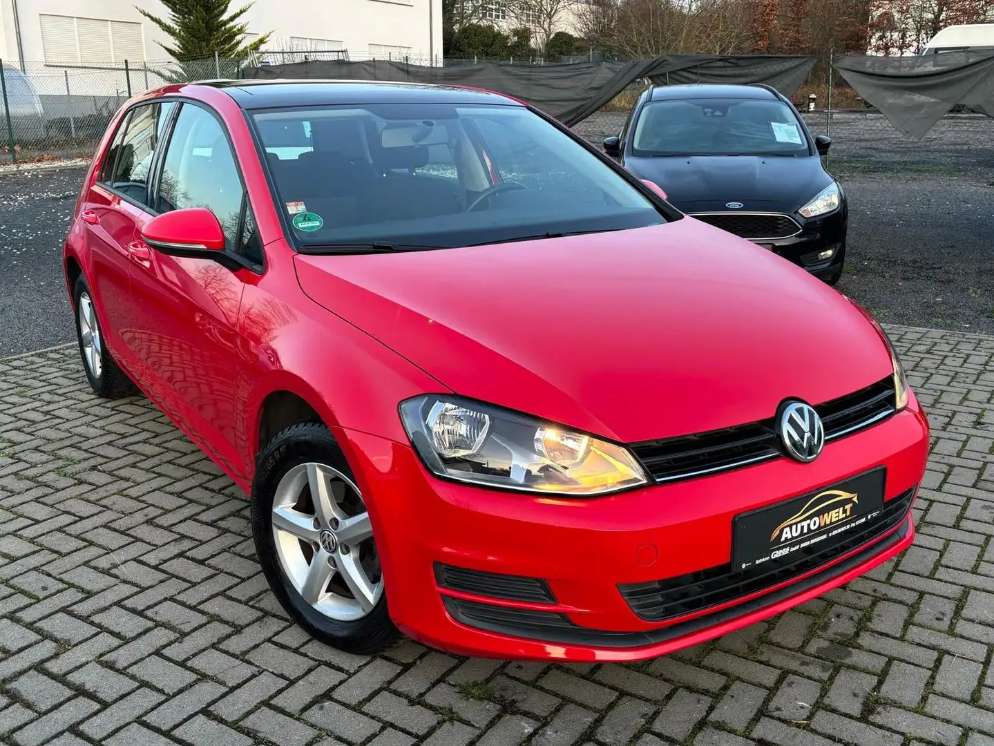 Volkswagen Golf Trendline BMT Rouge - 1