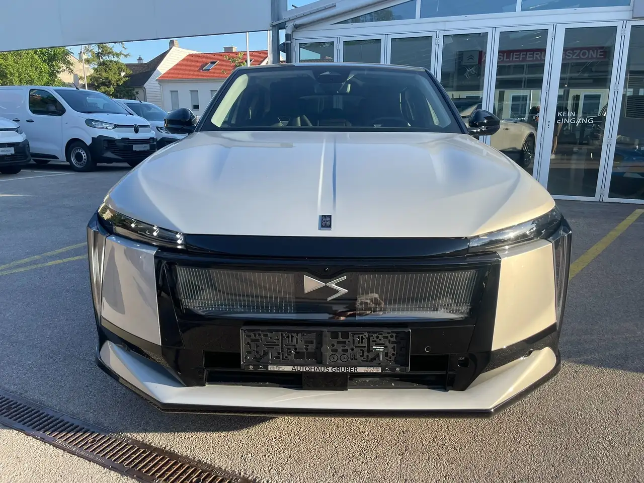 DS Automobiles N°8 2026