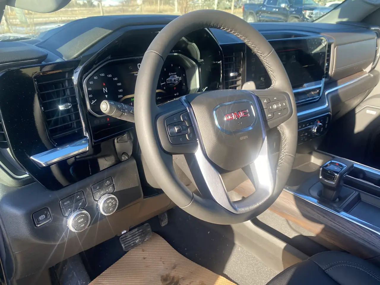 GMC Sierra 1500 снимка GMC Sierra 1500