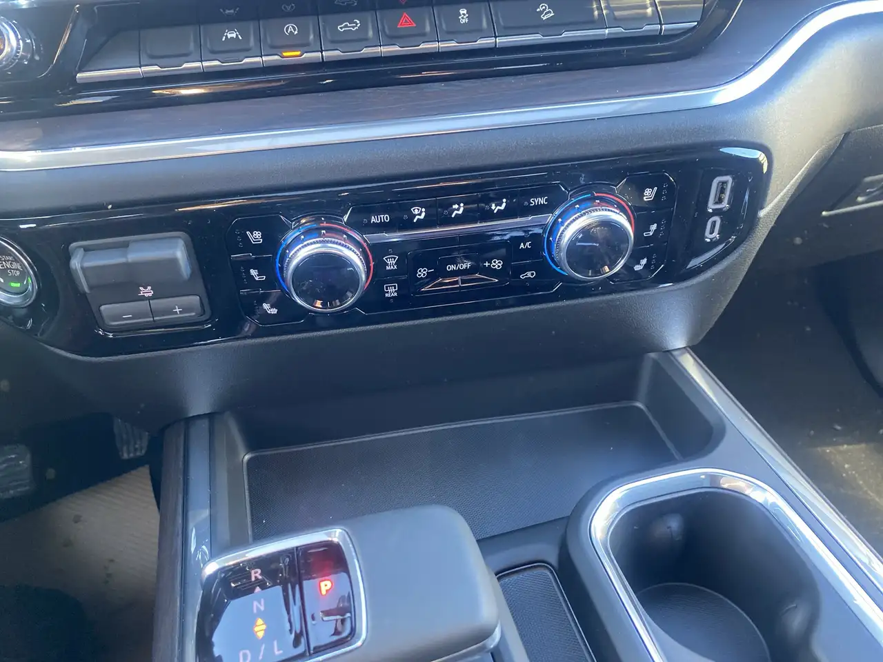 GMC Sierra 1500 снимка GMC Sierra 1500