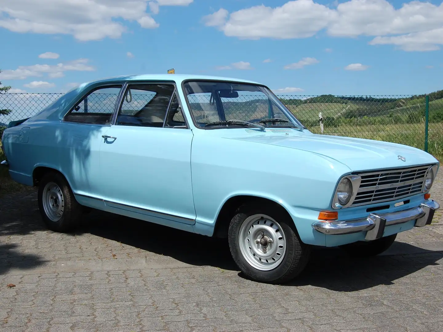 Oldtimer Opel Kadett B Fließheck Blau - 1
