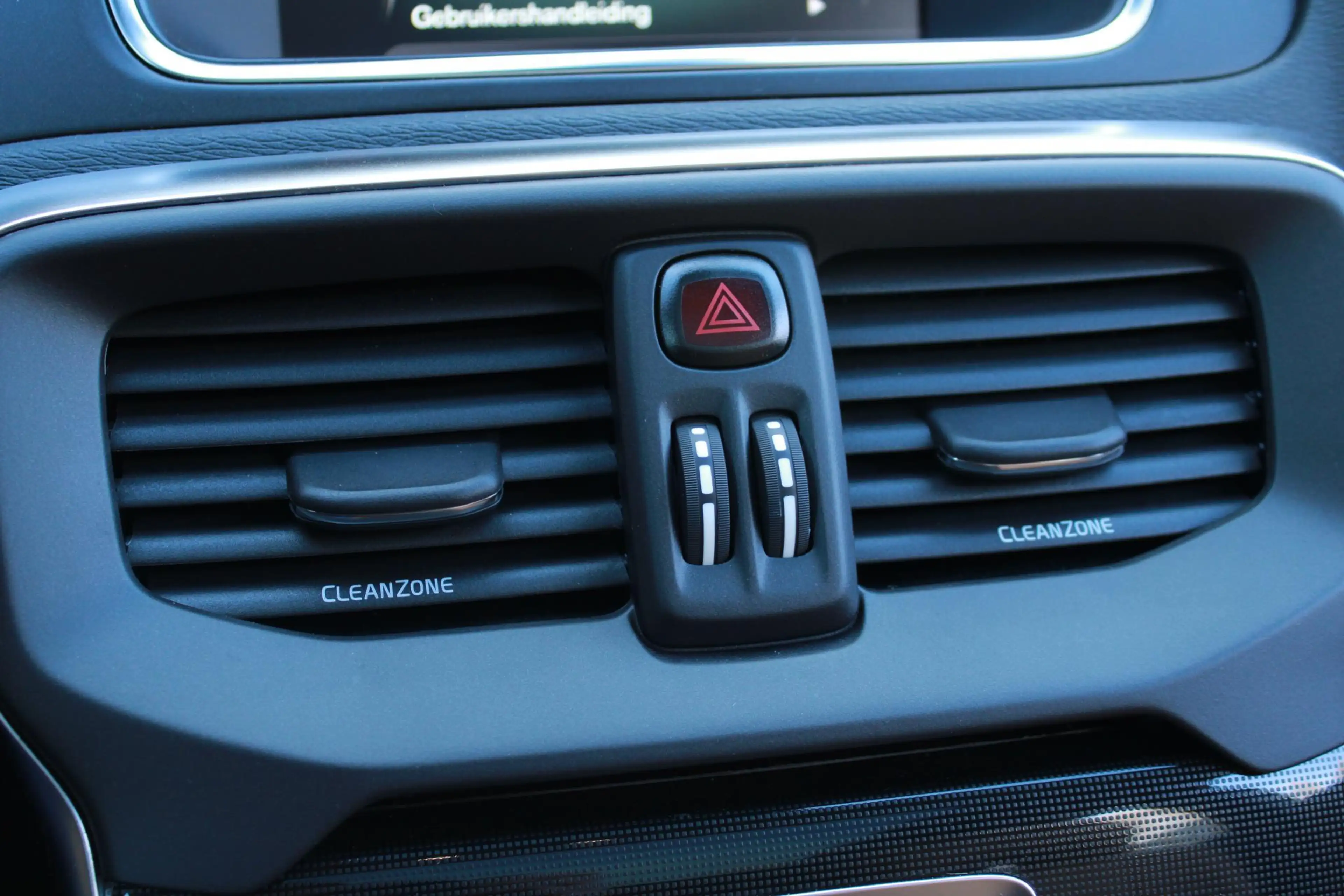 Volvo V40 Cross Country T3 Polar+ Luxury | Trekhaak | Panoramadak | Cruise — photo 14